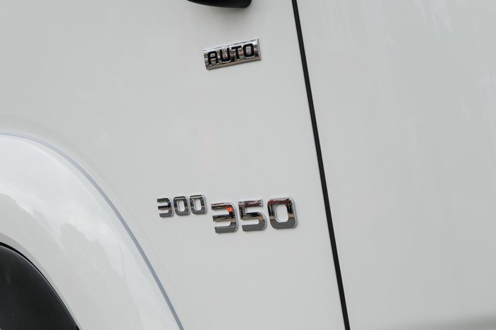 2025 Isuzu F Series FYJ300-350
