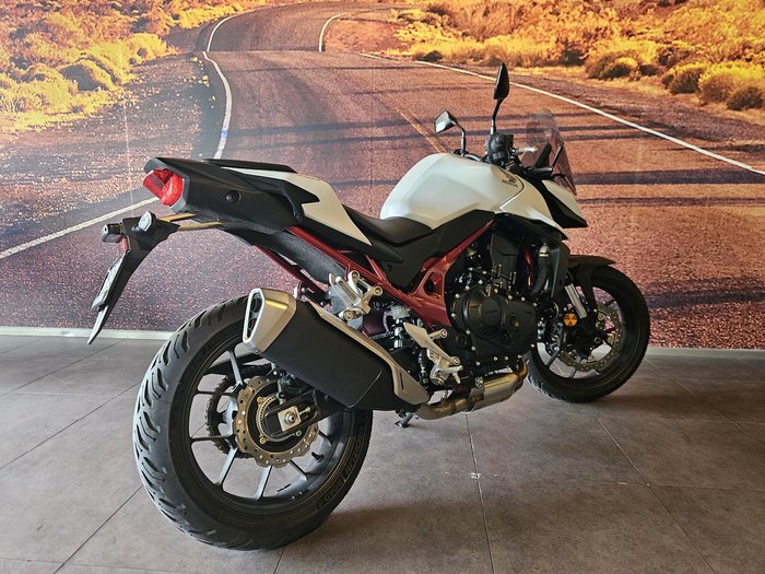 2025 Honda CB750 Hornet CB White