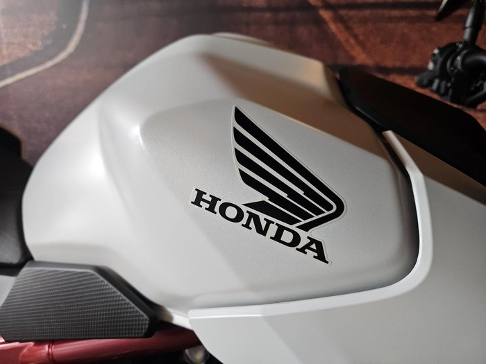 2025 Honda CB750 Hornet CB White