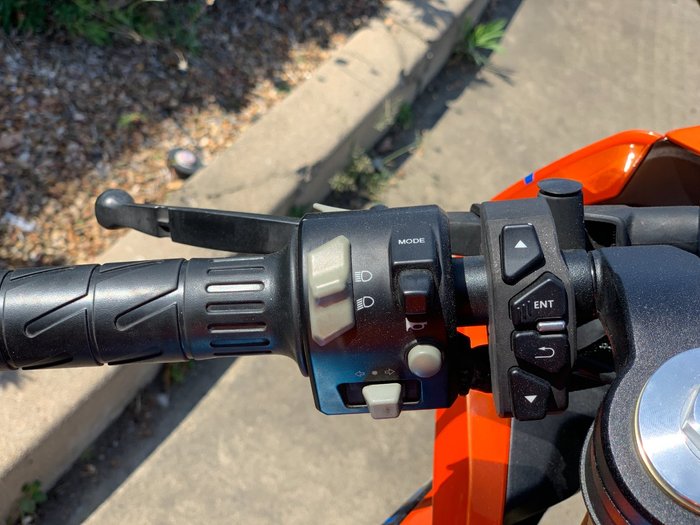 2023 CFMOTO 300 SR ABS LAVA ORANGE