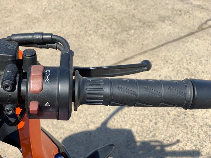 2023 CFMOTO 300 SR ABS LAVA ORANGE