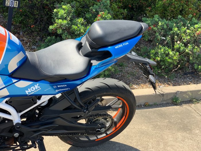2023 CFMOTO 300 SR ABS LAVA ORANGE