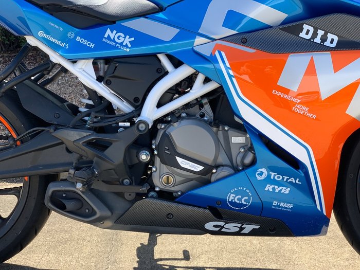 2023 CFMOTO 300 SR ABS LAVA ORANGE