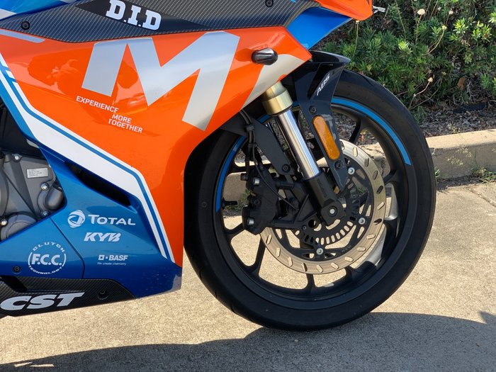 2023 CFMOTO 300 SR ABS LAVA ORANGE
