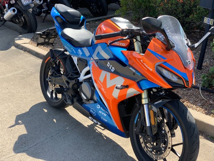 2023 CFMOTO 300 SR ABS LAVA ORANGE