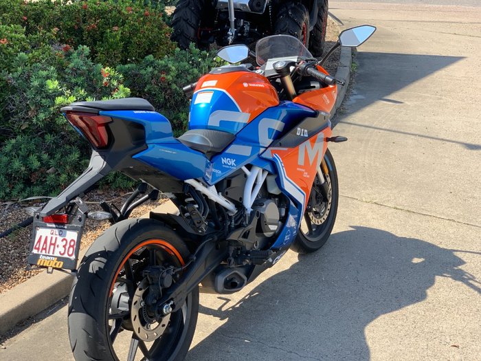 2023 CFMOTO 300 SR ABS LAVA ORANGE