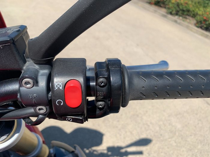 2014 Triumph STREET TRIPLE 660 Red