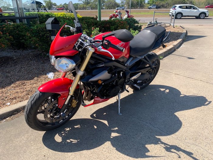 2014 Triumph STREET TRIPLE 660 Red
