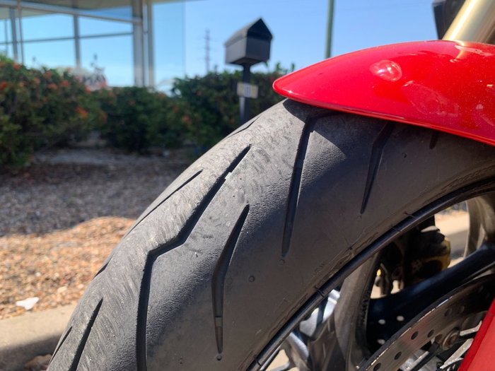 2014 Triumph STREET TRIPLE 660 Red