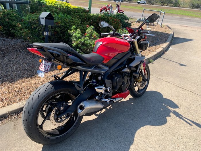 2014 Triumph STREET TRIPLE 660 Red