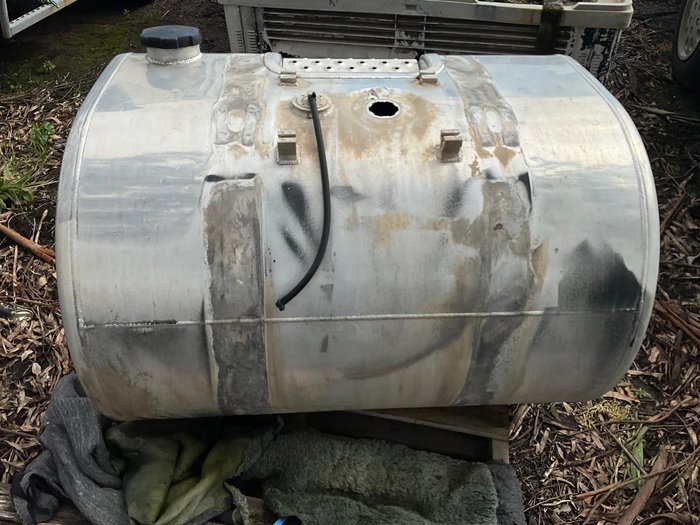 0 Volvo fuel tanks Volvo