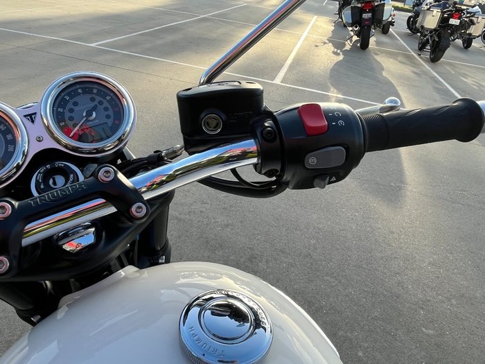 2023 Triumph BONNEVILLE T120 Blue / White