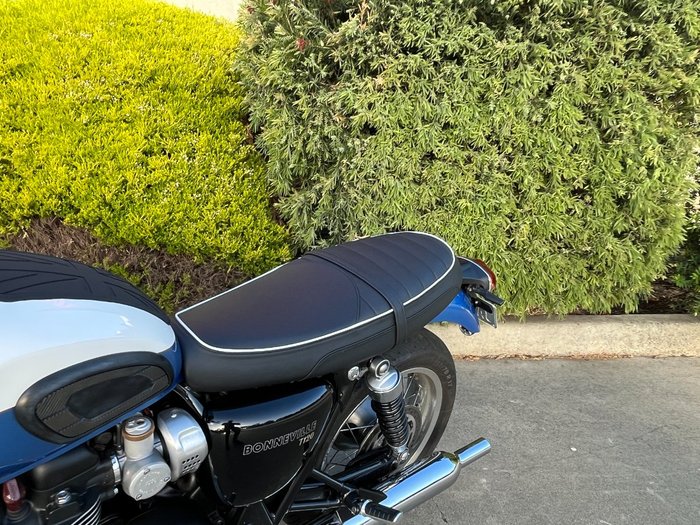 2023 Triumph BONNEVILLE T120 Blue / White
