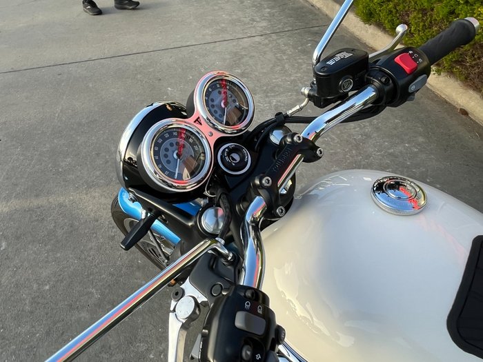 2023 Triumph BONNEVILLE T120 Blue / White