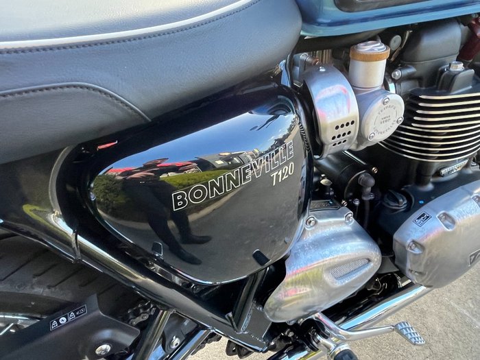 2023 Triumph BONNEVILLE T120 Blue / White
