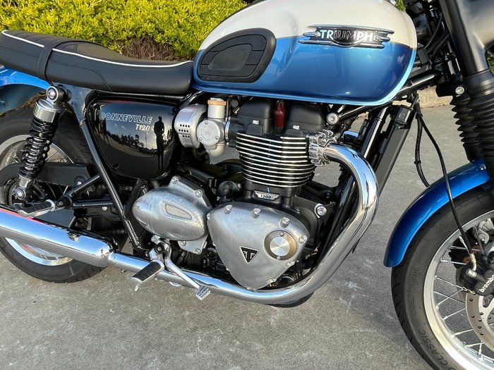 2023 Triumph BONNEVILLE T120 Blue / White