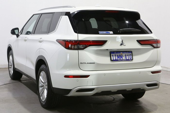 2024 Mitsubishi Outlander LS