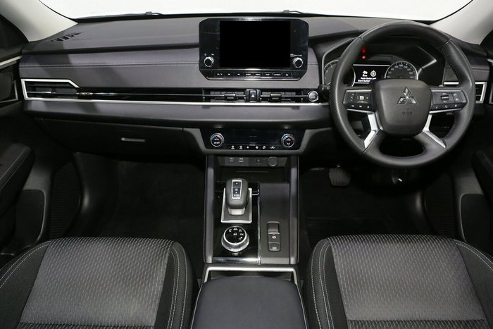 2024 Mitsubishi Outlander LS