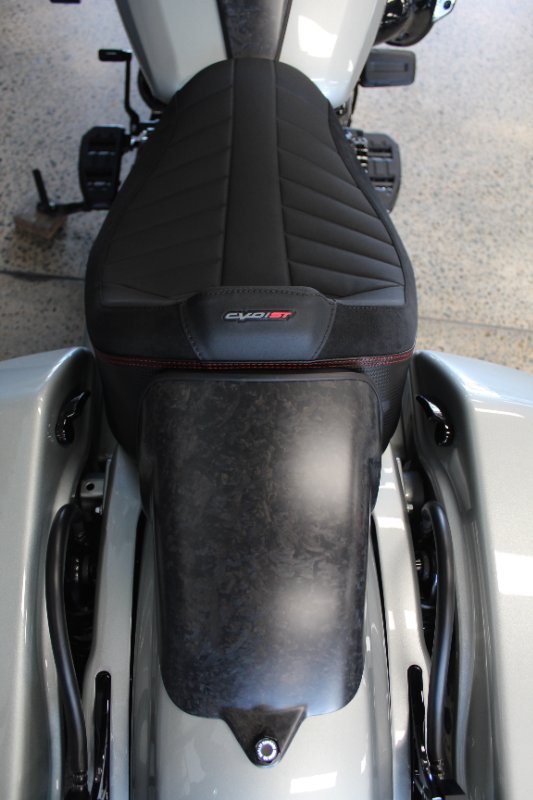 2025 Harley-davidson FLTRXSTSE CVO RD GLIDE ST 121