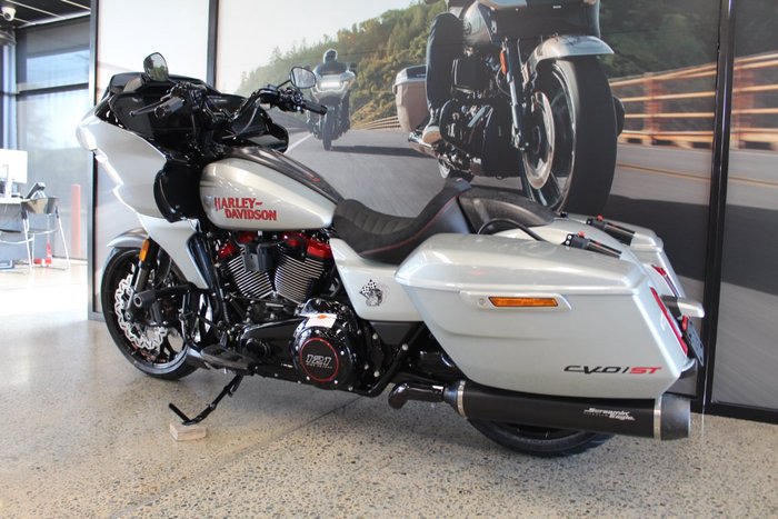 2025 Harley-davidson FLTRXSTSE CVO RD GLIDE ST 121