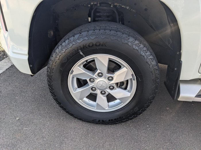 2022 Mitsubishi Triton GLX+