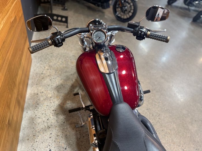2017 Harley-davidson FXSB SOFTAIL BREAKOUT Red