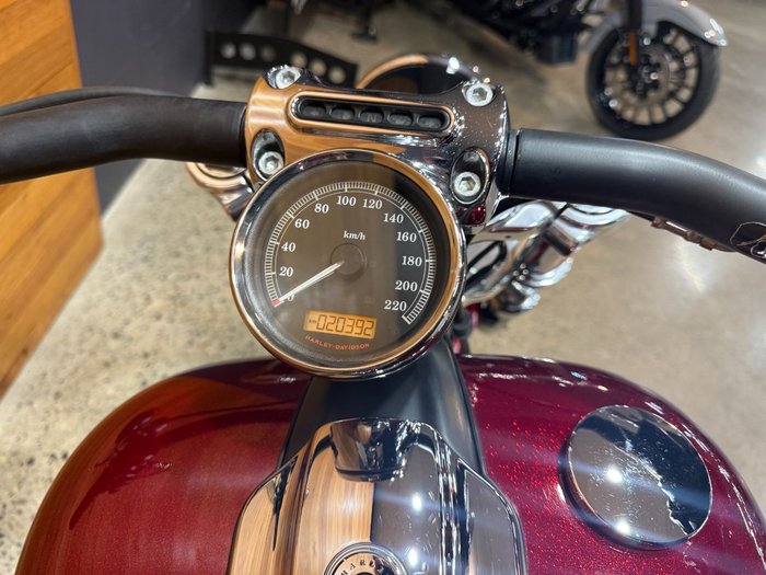 2017 Harley-davidson FXSB SOFTAIL BREAKOUT Red
