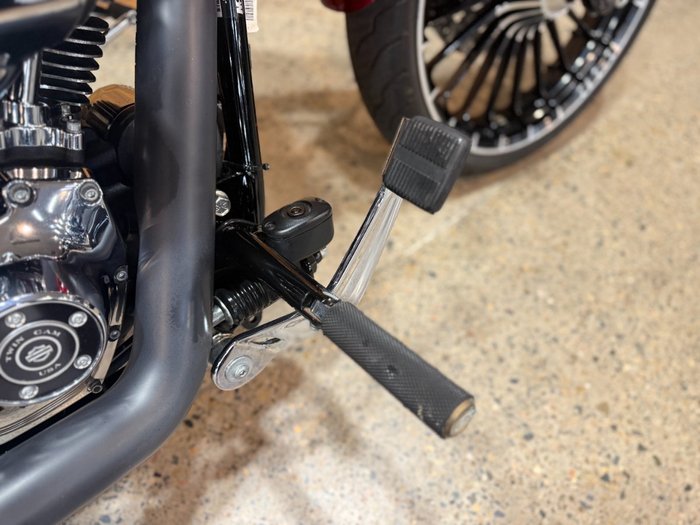 2017 Harley-davidson FXSB SOFTAIL BREAKOUT Red