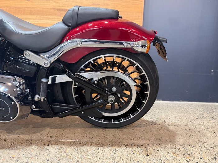 2017 Harley-davidson FXSB SOFTAIL BREAKOUT Red