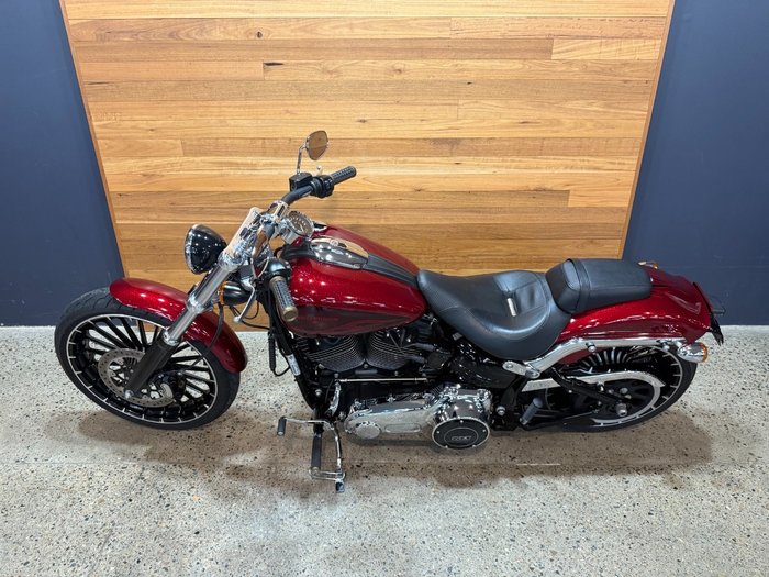2017 Harley-davidson FXSB SOFTAIL BREAKOUT Red