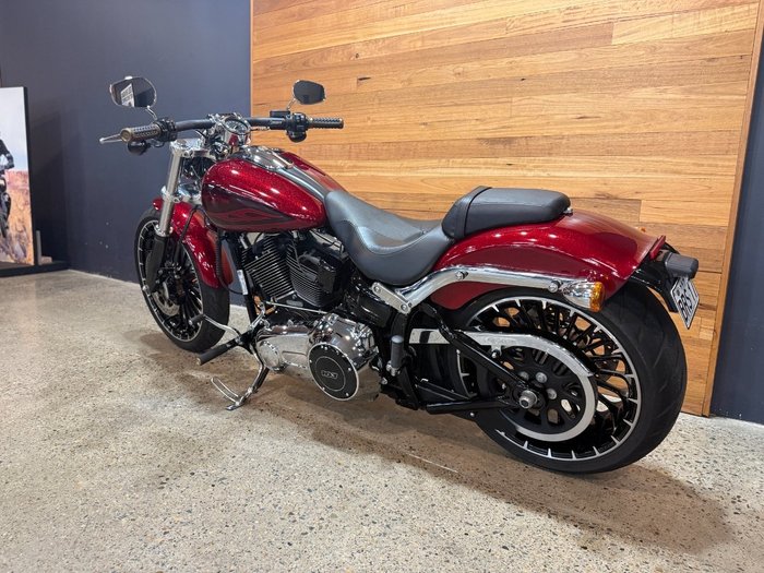 2017 Harley-davidson FXSB SOFTAIL BREAKOUT Red