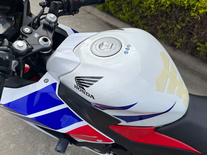 2015 Honda CBR300R