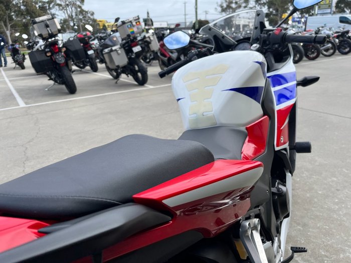 2015 Honda CBR300R