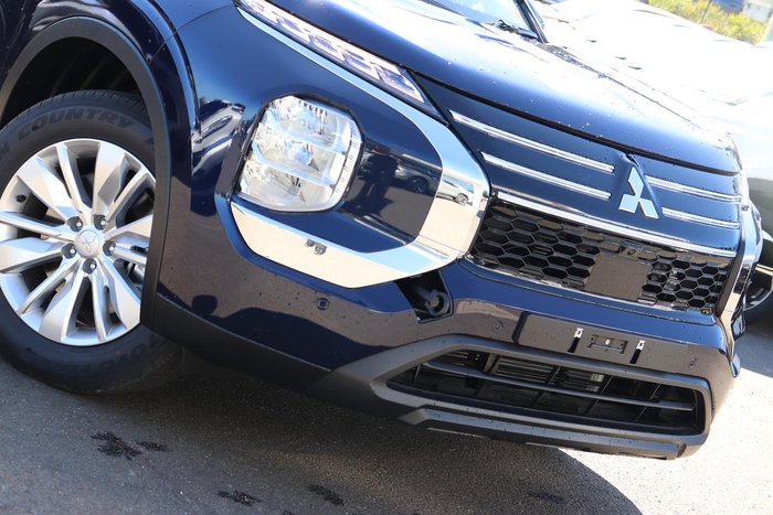 2025 Mitsubishi Outlander ES