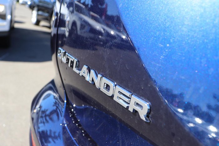 2025 Mitsubishi Outlander ES