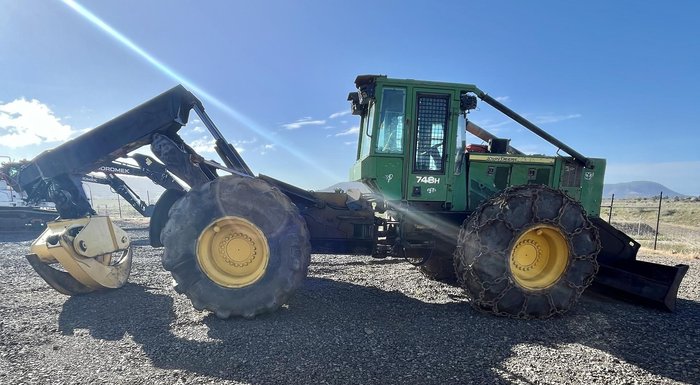 2011 John Deere 748H Green
