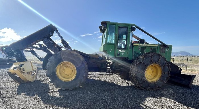 2011 John Deere 748H