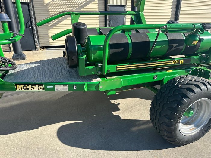 0 McHale 991 Be Round Bale Wrapper