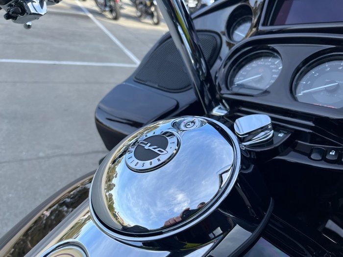 2023 HARLEY-DAVIDSON FLTRKSE CVO ROAD GLIDE LTD 117 Gold Dip