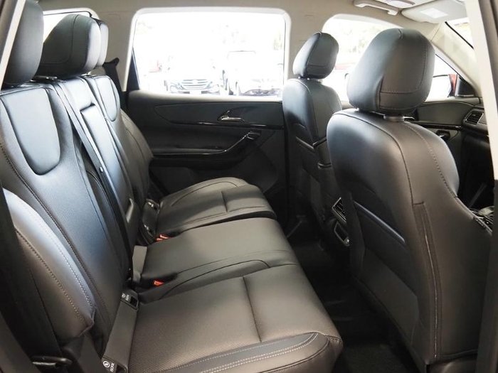 2025 Mahindra XUV700 AX7L