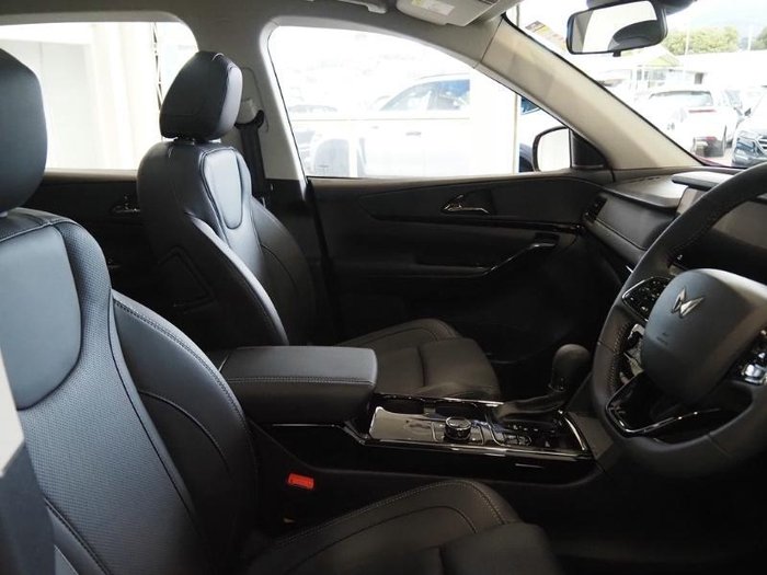 2025 Mahindra XUV700 AX7L