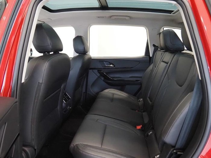 2025 Mahindra XUV700 AX7L