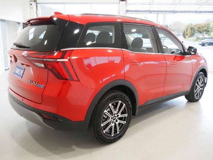 2025 Mahindra XUV700 AX7L