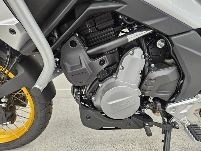 2025 CFMOTO MT White