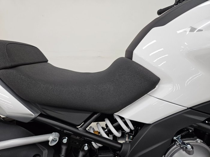 2025 CFMOTO MT White