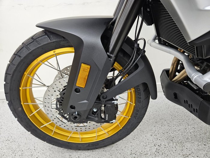 2025 CFMOTO MT White