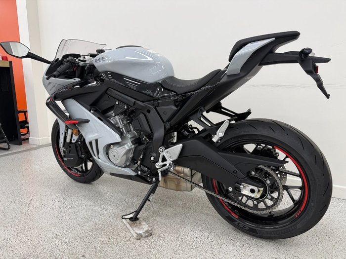 2025 CFMOTO 675 SR-R AEROLITE G