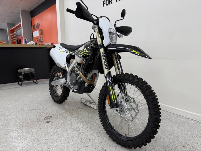2026 Triumph 2026 Triumph 450CC TF 450-E Motocross BLACK/WHITE