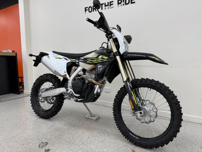 2026 Triumph 2026 Triumph 250CC TF 250-E Motocross BLACK/WHIT
