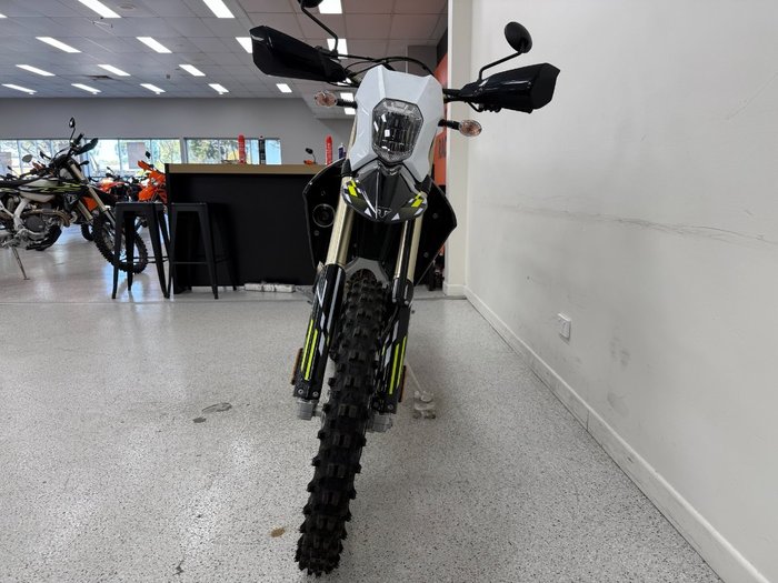 2026 Triumph 2026 Triumph 250CC TF 250-E Motocross BLACK/WHIT